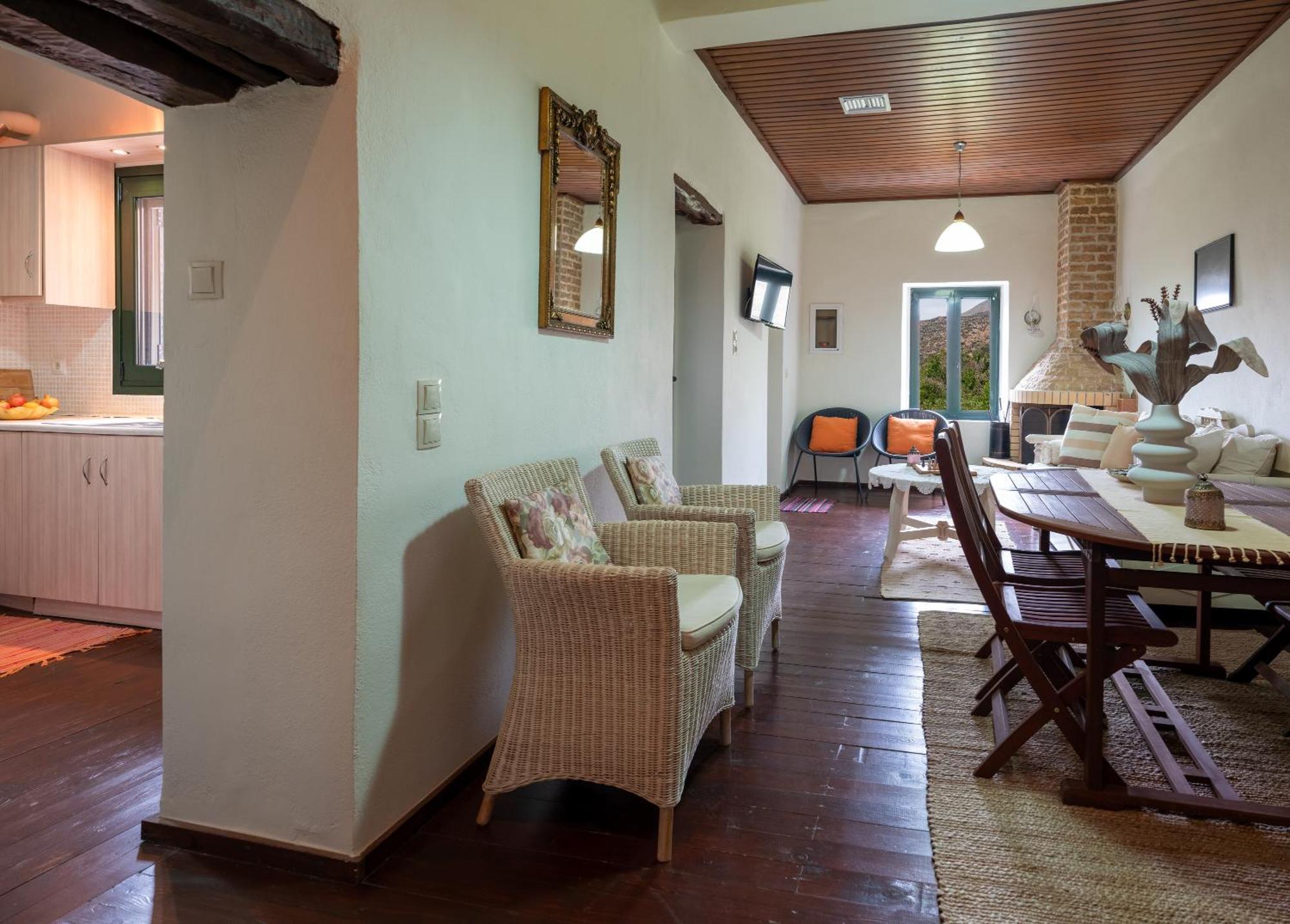 Orne Ornus Traditional House מראה חיצוני תמונה